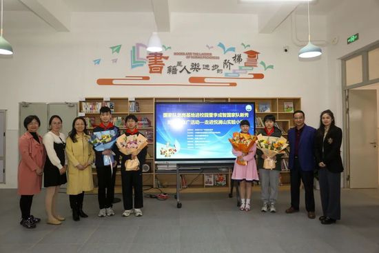 当天评委会成员史蒂夫·斯皮尔伯格、妮可·基德曼和李安纷纷亮相。