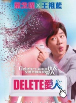 二人在机场并肩同行，排队检票十分低调。