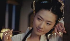 时间：2026.01.04 ：佳片有约 作者：公爽 ： 英伦对决The Foreigner导演：马丁·坎贝尔编剧：大卫·马可尼/史蒂芬·莱泽主演：成龙/皮尔斯·布鲁斯南/刘涛/梁佩诗/夏莉·墨菲 类型：动作 “拼命成龙”的终极转身这次，他卸下了喜剧面具，以伤痕示人。